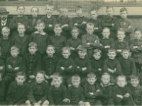 Viggo Lisbeth 02 2  2.klasse Østre skole i Kildegade. Viggo næstsidst i øverste række.